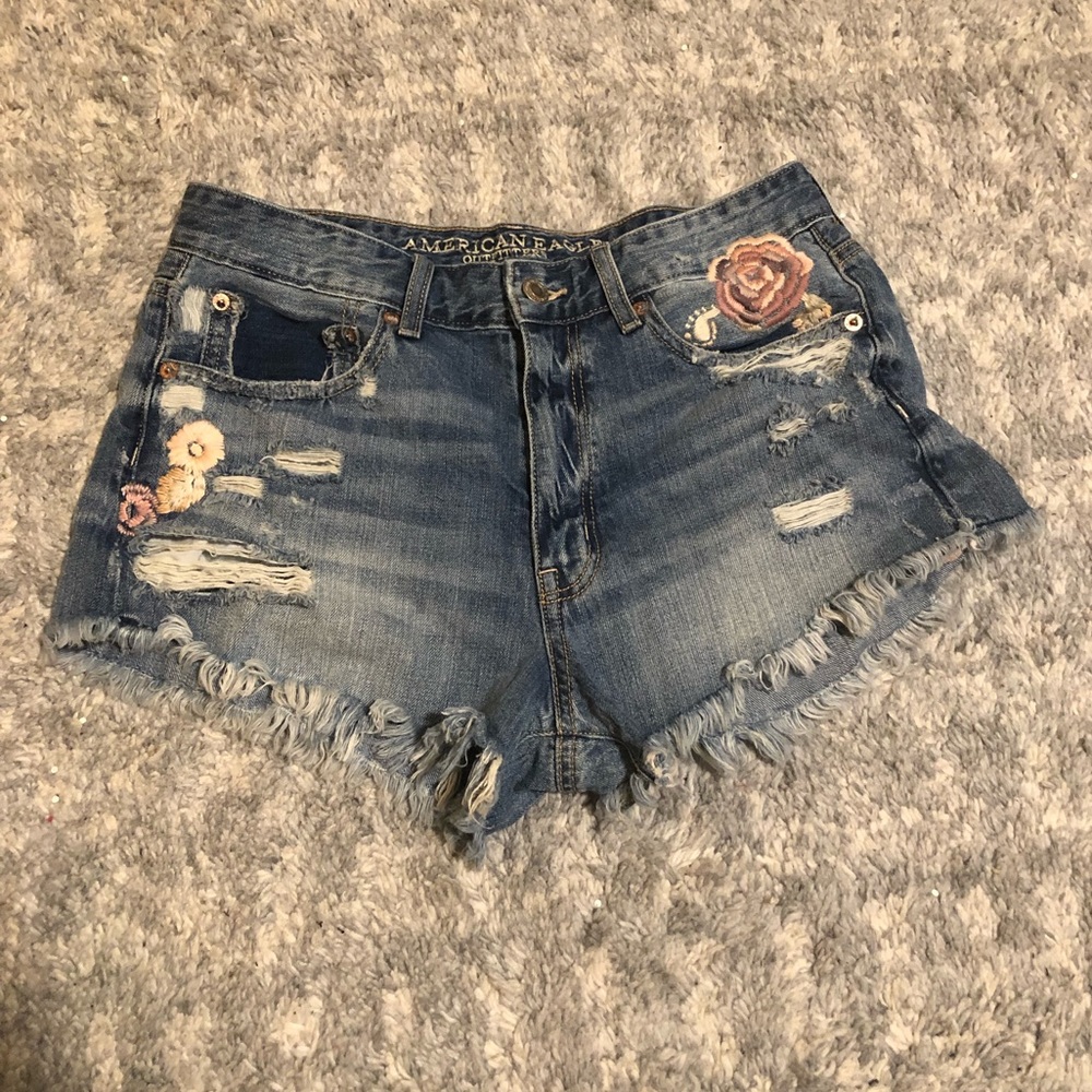 Flower embroidered denim American Eagle shorts